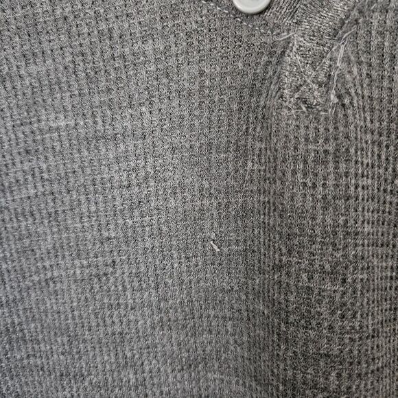 Isotoner Top Long Sleeve Thermal Gray Henley V-Neck Casual Neutral - Picture 6 of 7